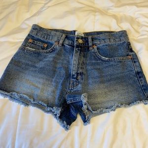 BDG MID RISE JEAN SHORTS
